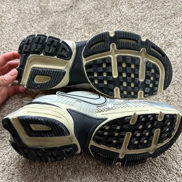 Nike V2K Run - Picture 3 of 8